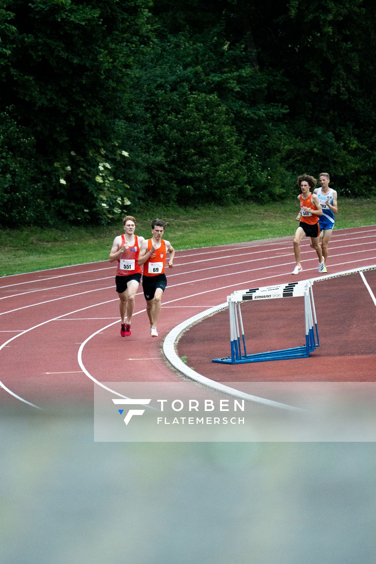 Bernhard Neumann (DSG Wien) und Rodion Beimler (LC Cottbus) ueber 1500m am 03.06.2022 waehrend der Sparkassen Gala in Regensburg